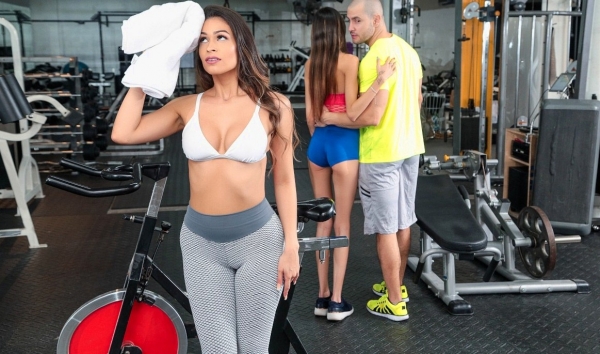 Gym Stud Obsessed with Gorgeous MILF's Juicy Ass Pounds Her Raw