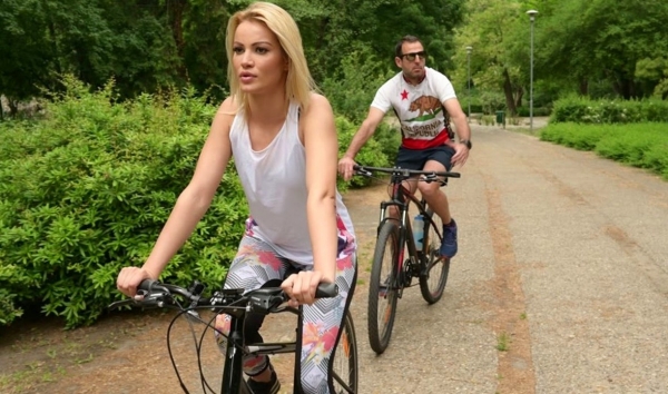 Blonde Fucks Pickup Artist After Hanging with One Guy Hardcore