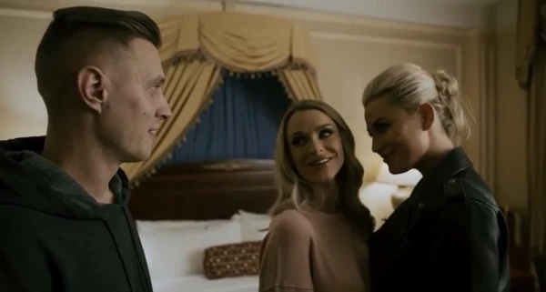 Couple Taxi Surprise Blonde FFM Hotel Threesome: Pussy Lick, Both Holes, Piss Russian